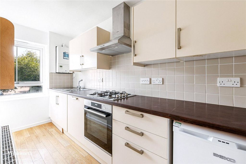 Property photo 3 of 6 Picture No. 18