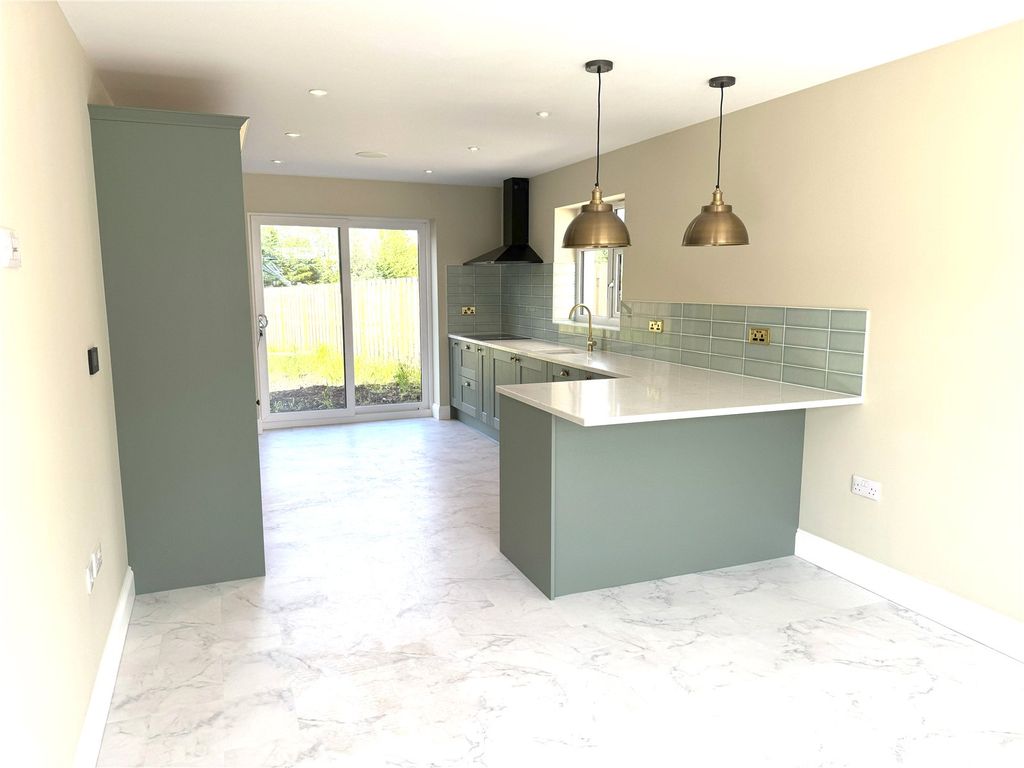 Property photo 2 of 11 Kitchen