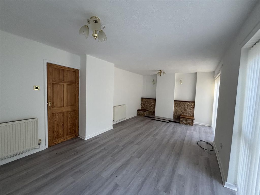 Property photo 3 of 13 Image00039.Jpeg