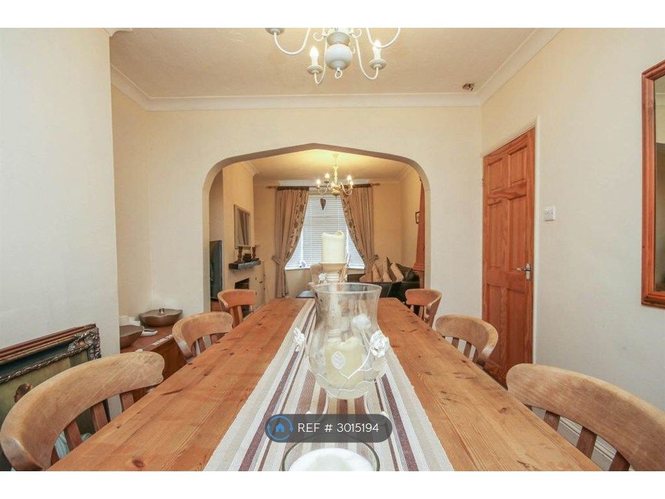 Property photo 3 of 11 Dining Room