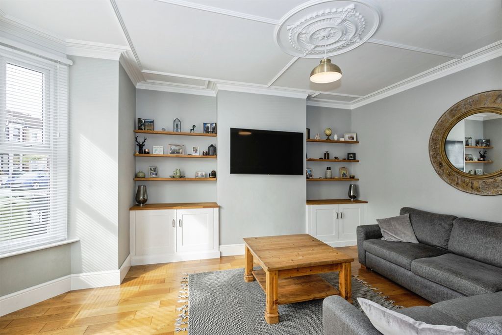 Property photo 2 of 19