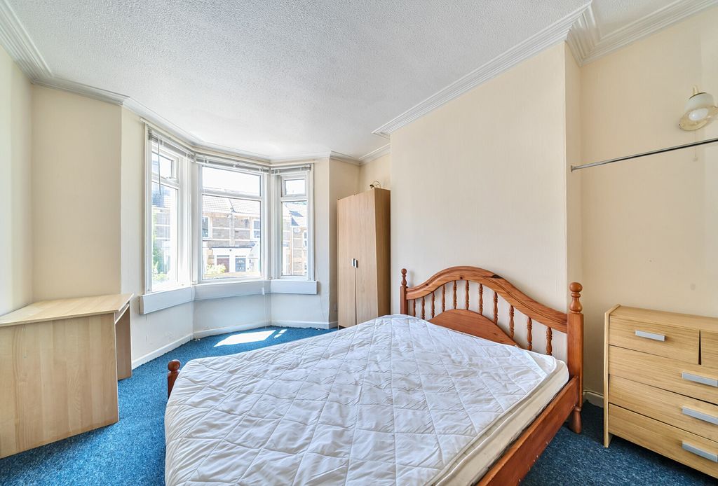 Property photo 1 of 14 Bedroom