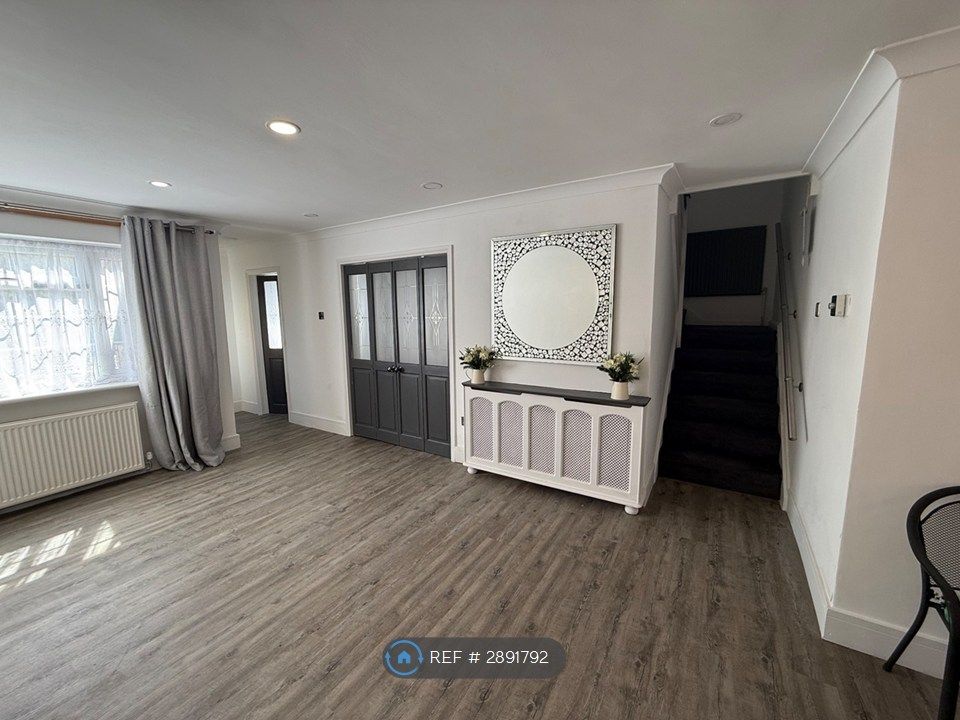 Property photo 1 of 12 Lounge Area