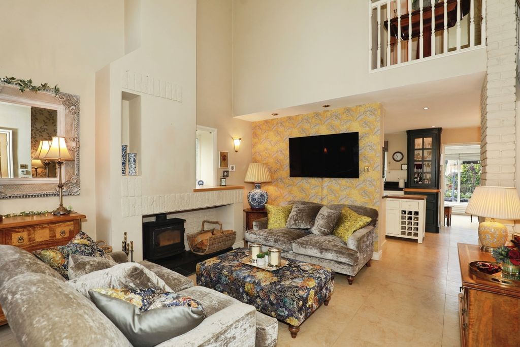 Property photo 2 of 18 Photo