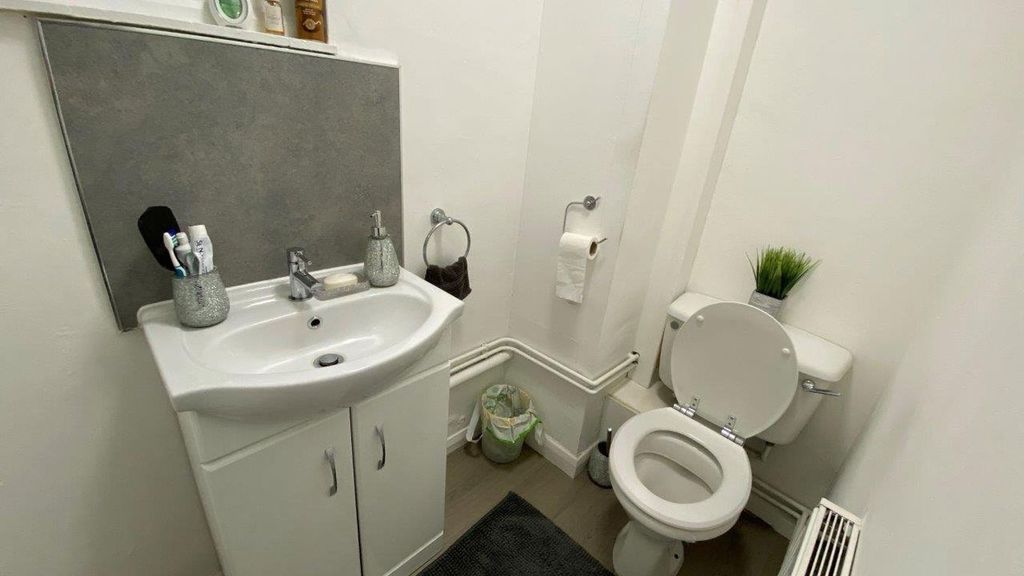 Property photo 1 of 28