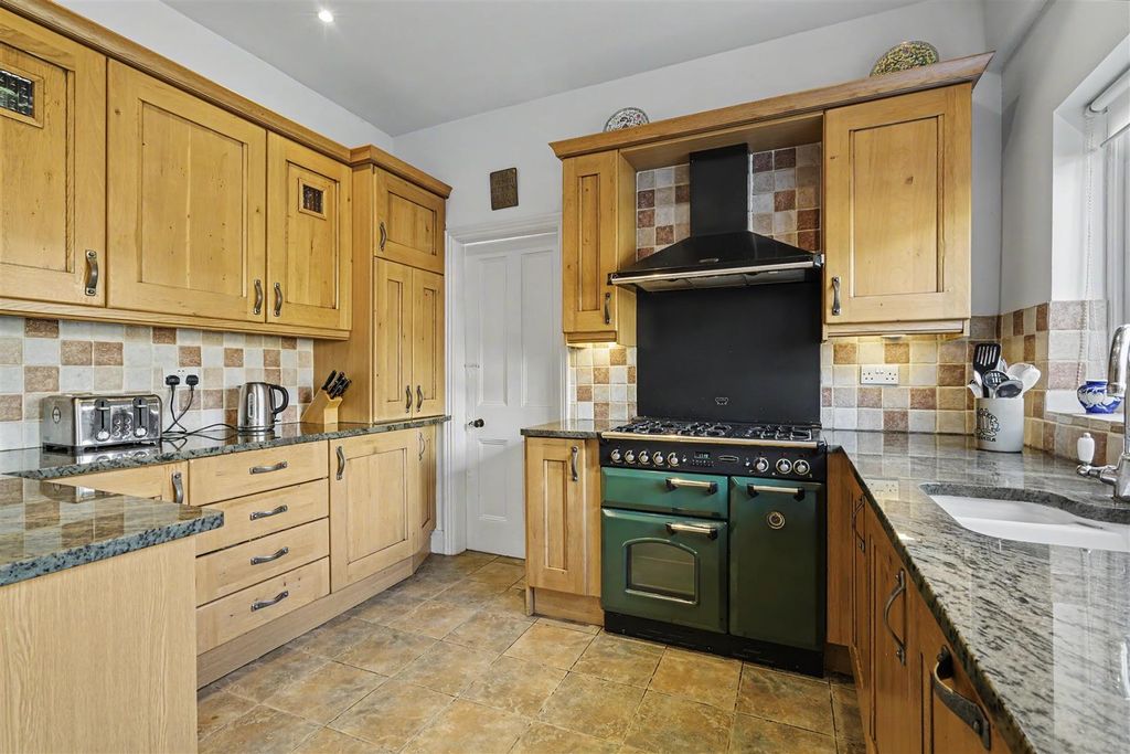 Property photo 3 of 31 Kitchen Diner 1_3.Jpeg