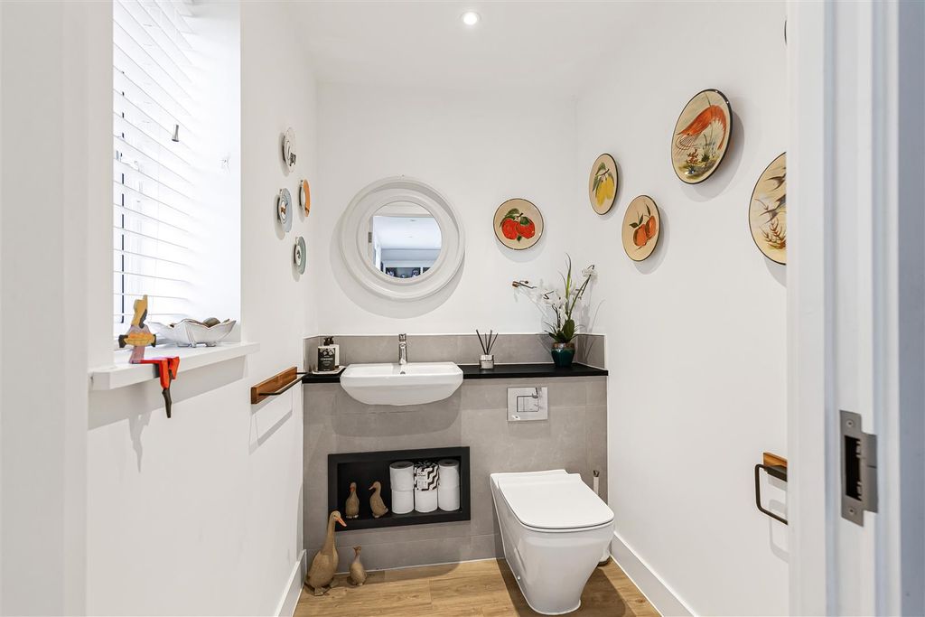 Property photo 3 of 25 27_72080.Jpg