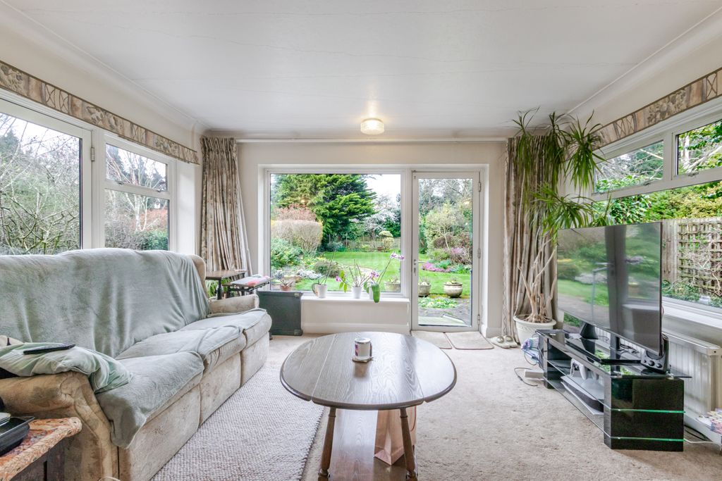 Property photo 3 of 29 Living 2