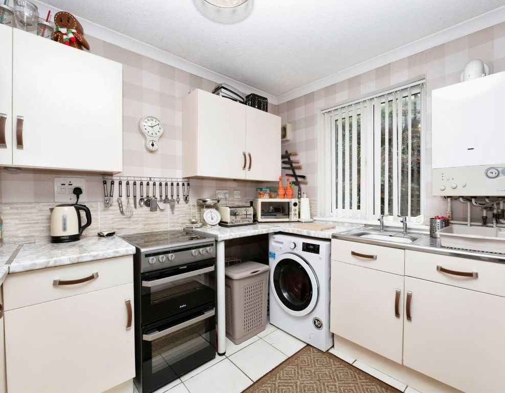 Property photo 3 of 7 Kitchen