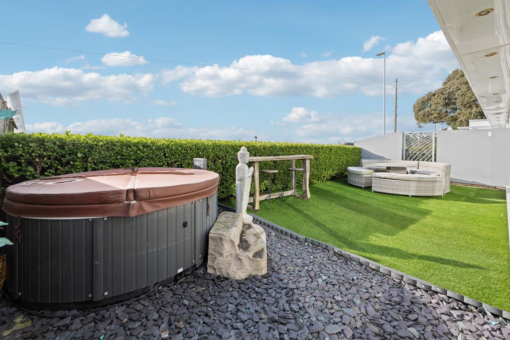 Property photo 2 of 11 Photo 9