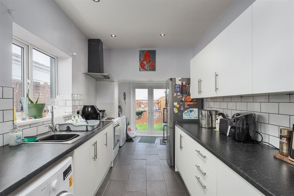 Property photo 2 of 18