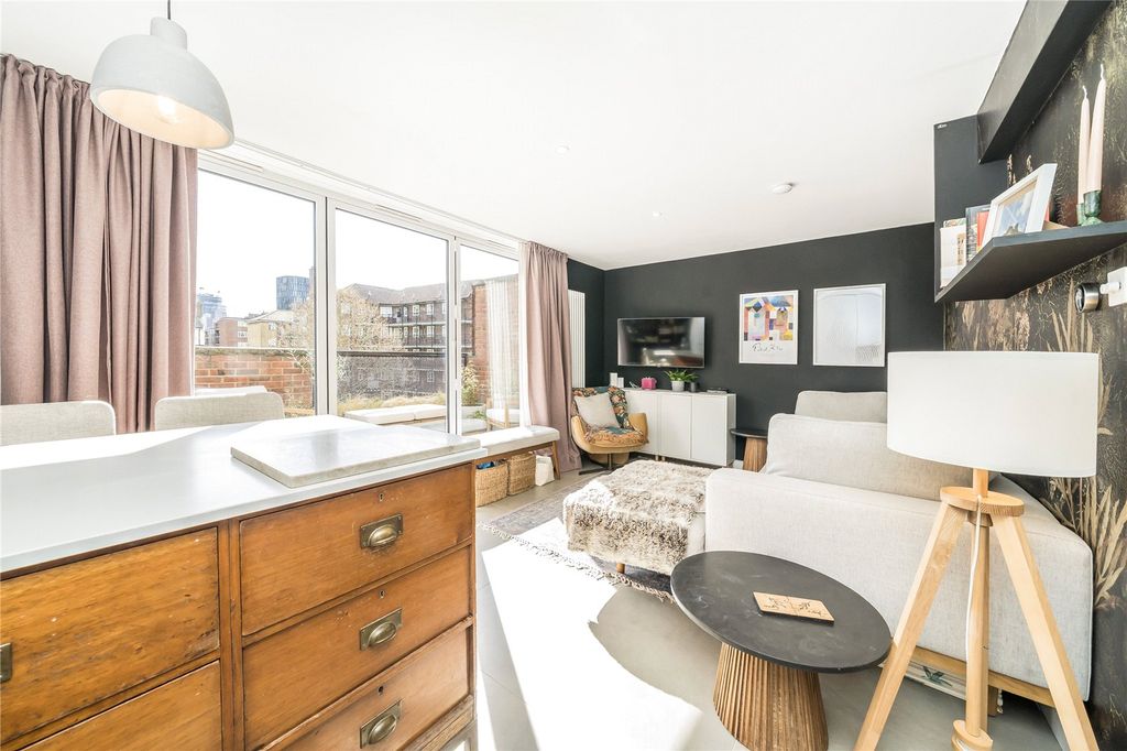 Property photo 3 of 12 Reception