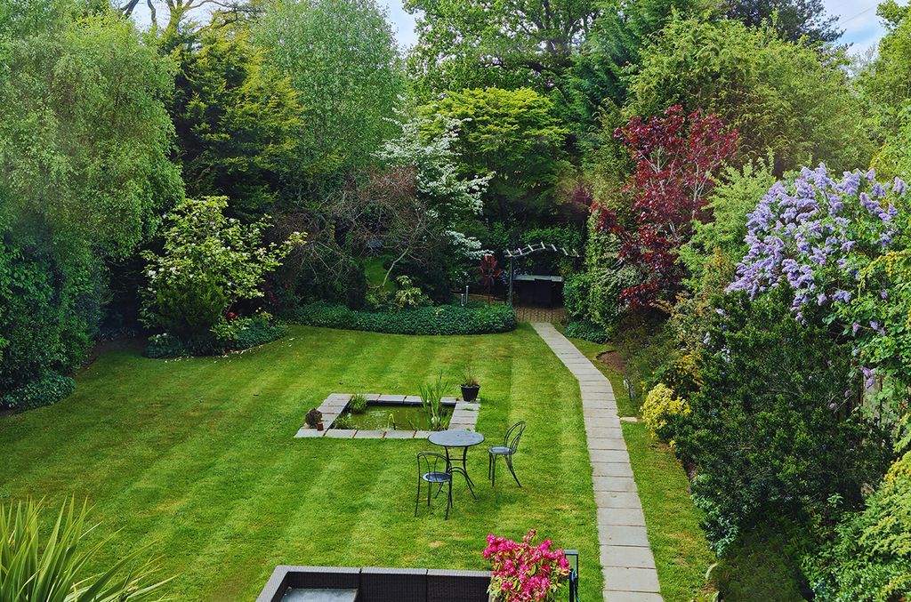 Property photo 2 of 23