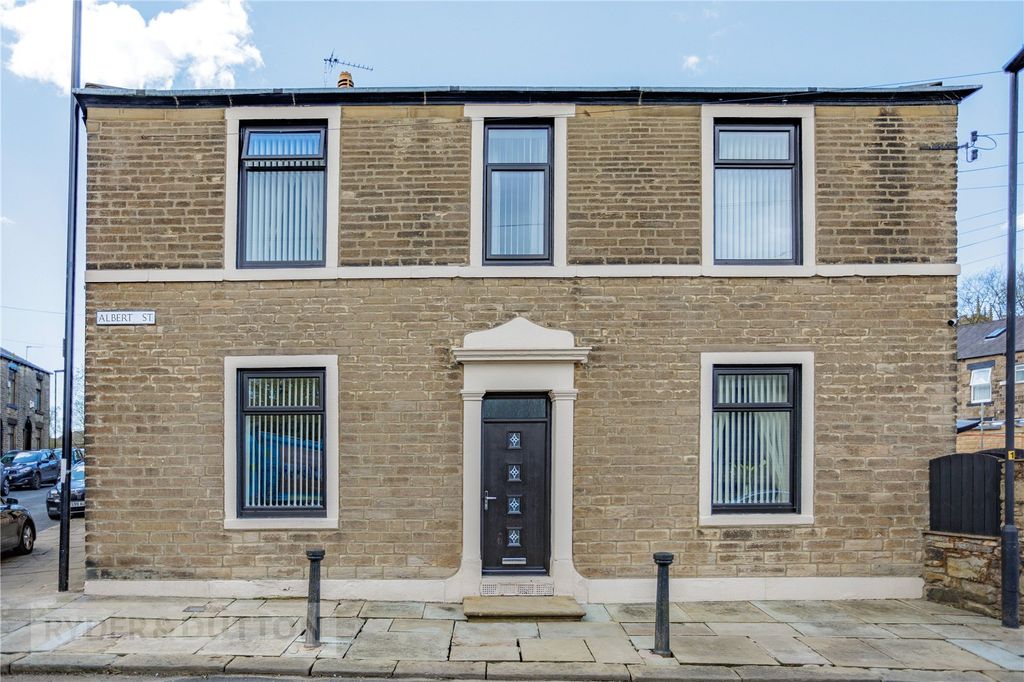 Property photo 1 of 24 Front External