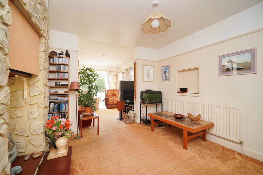 Property photo 3 of 19 Dining Room