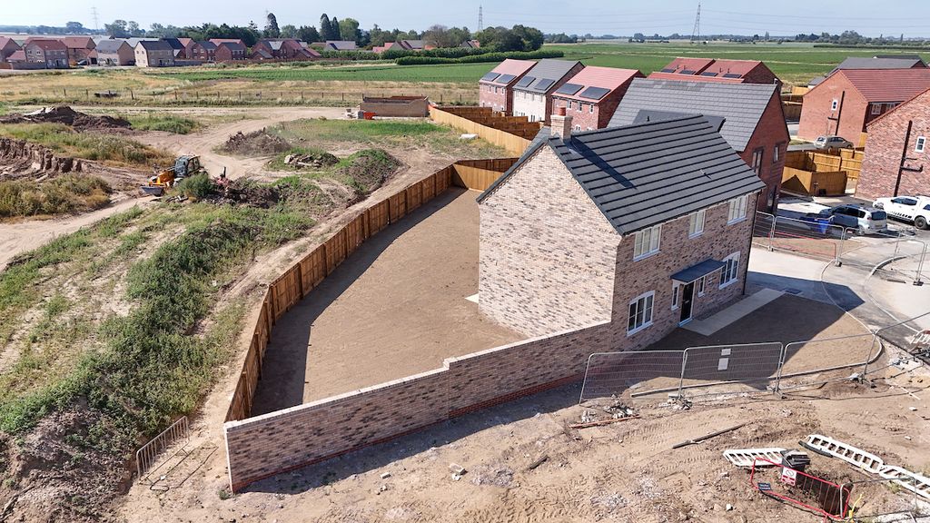 Property photo 1 of 17