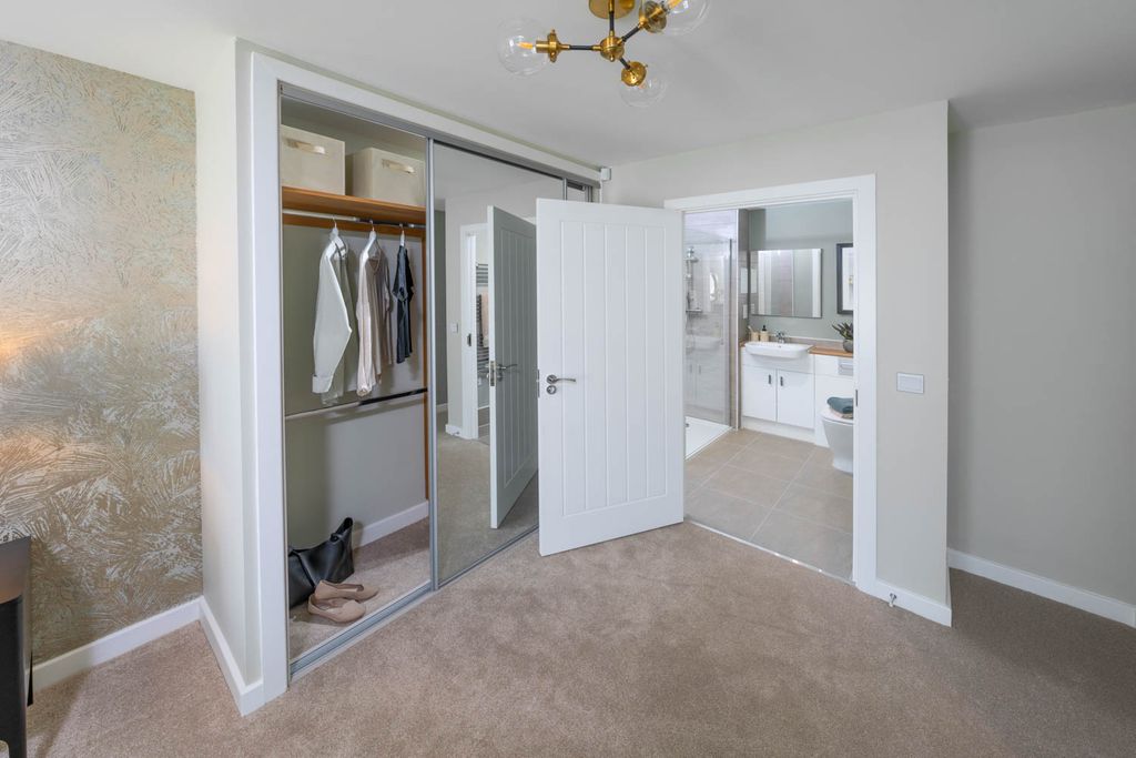 Property photo 2 of 11 Bedroom