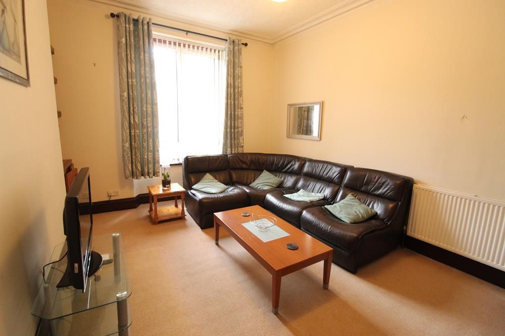 Property photo 2 of 6 Lounge 2