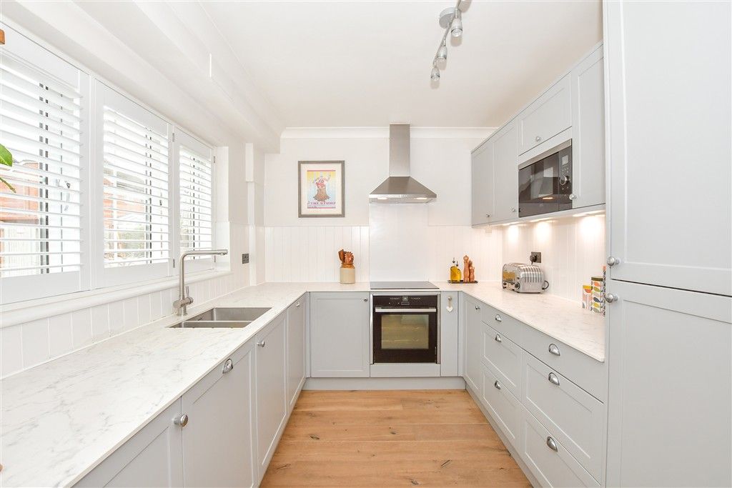 Property photo 2 of 16 Kitchen