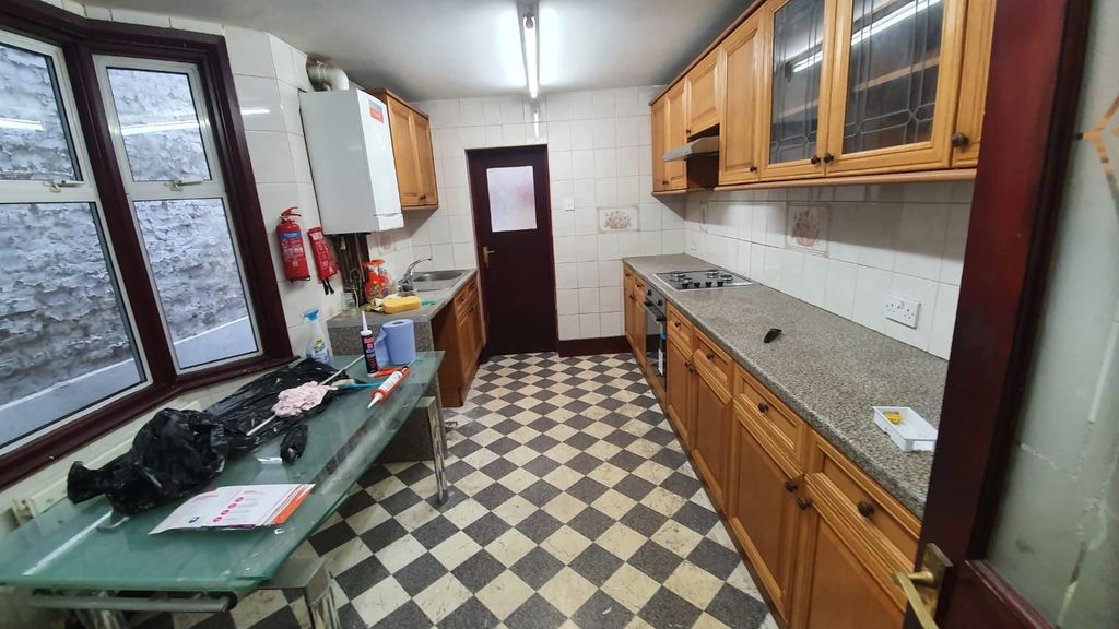 Property photo 1 of 11 Three/Four Bed Family House Off Romford Road - Forest Gate