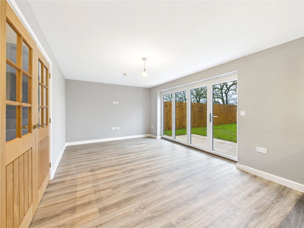 Property photo 3 of 15 Picture No. 24