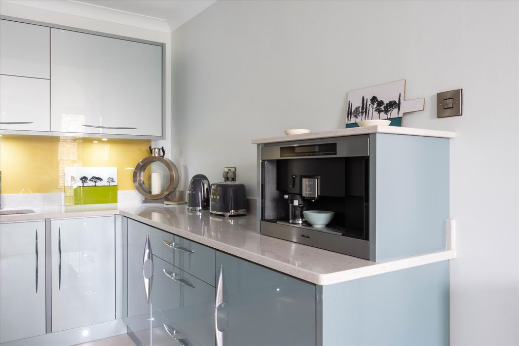 Property photo 3 of 18 Image