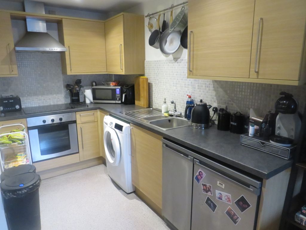 Property photo 2 of 6 Kitchen