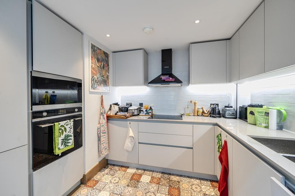 Property photo 3 of 25 Kitchen