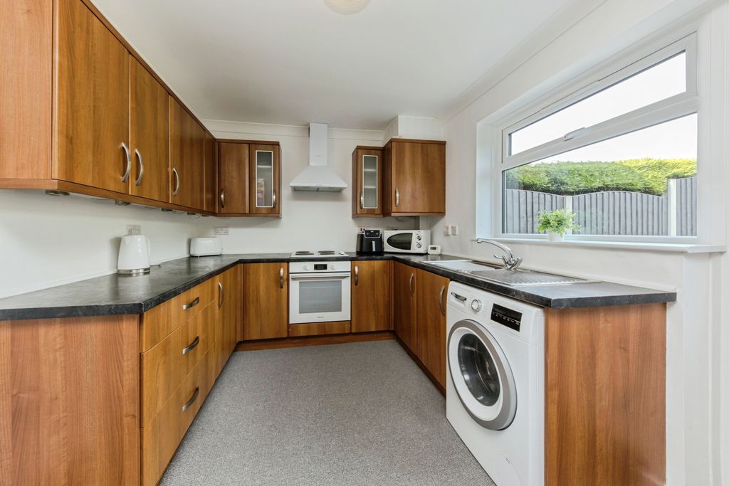 Property photo 3 of 15 Kitchen/Diner