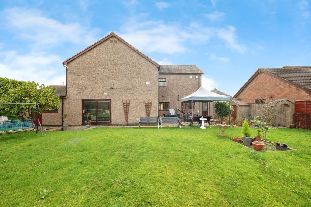 Property photo 3 of 28