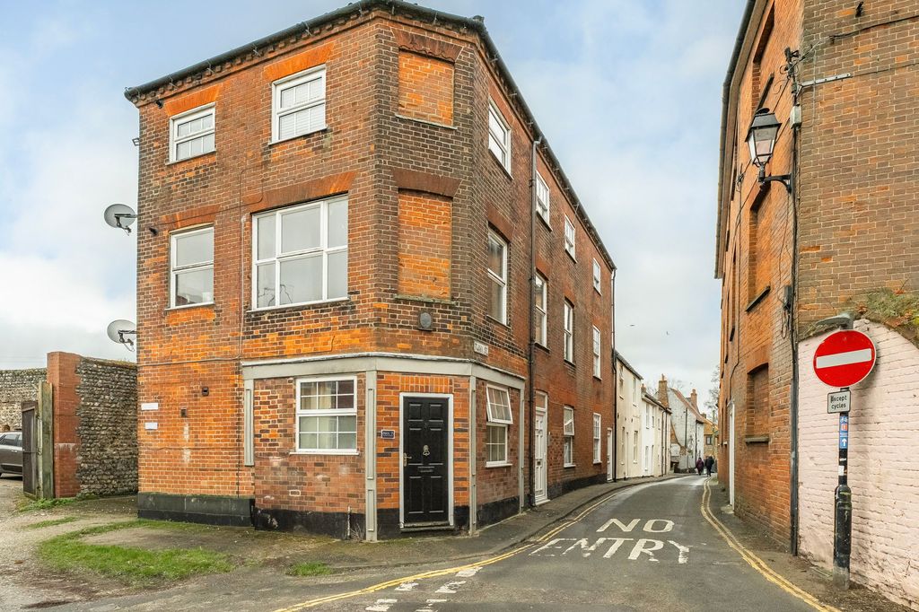 Property photo 2 of 15