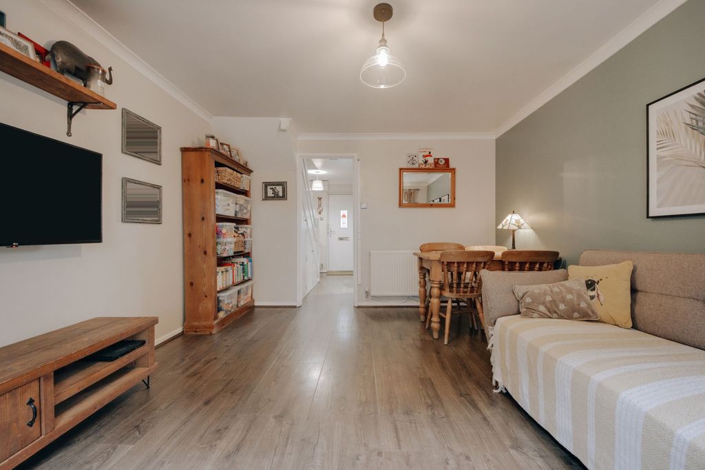 Property photo 1 of 10 Living/Dining Room