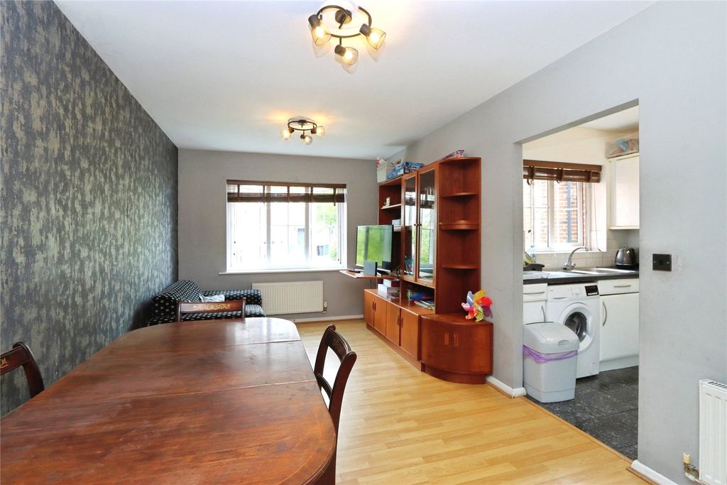 Property photo 2 of 15 Picture No. 11