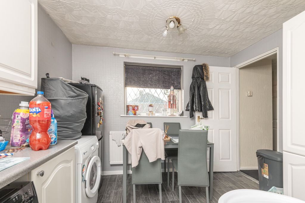 Additional image 7 of 2 bed flat for saleHeckmondwike Road, Dewsbury WF13
