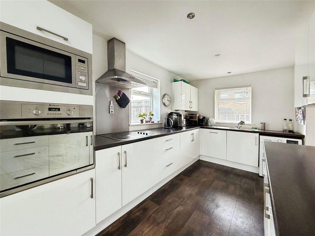 Property photo 2 of 16 Picture No. 11