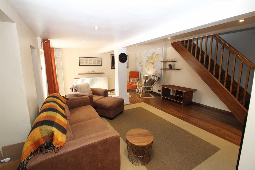 Property photo 2 of 13