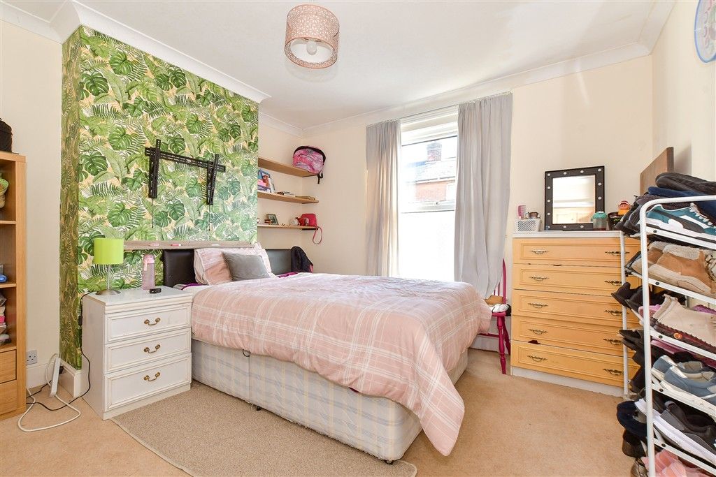 Property photo 1 of 9 Lounge