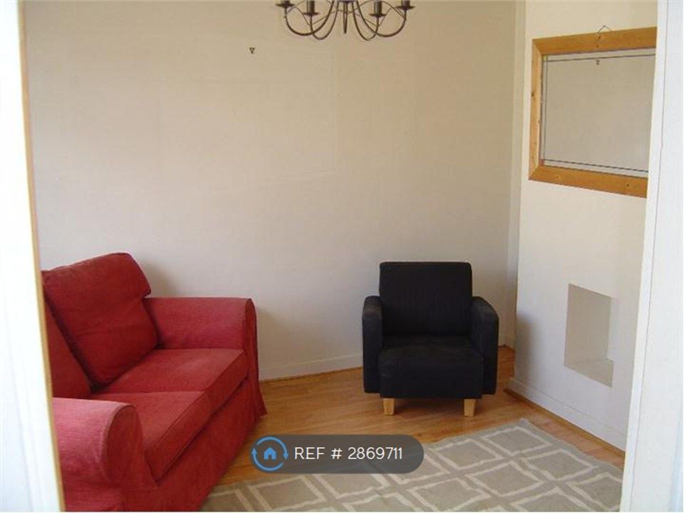 Property photo 3 of 6 Lounge (Pre-Refurb)