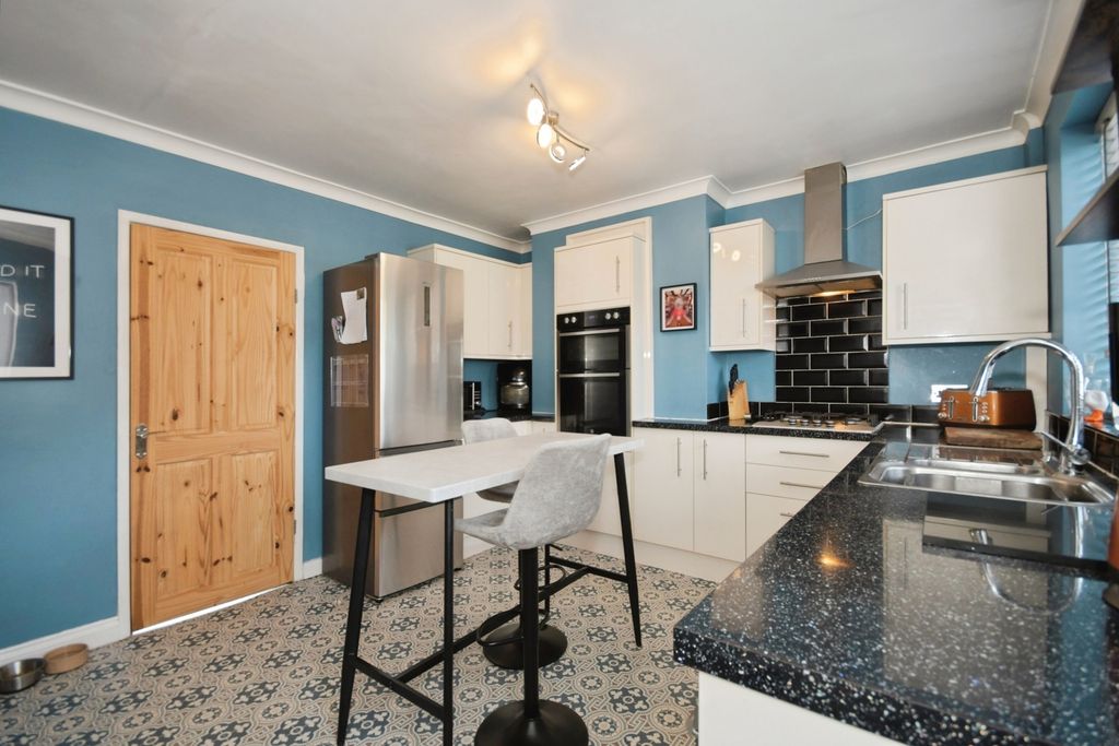 Property photo 2 of 17 Photo