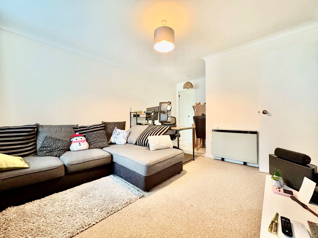 Property photo 2 of 9 Bathroom