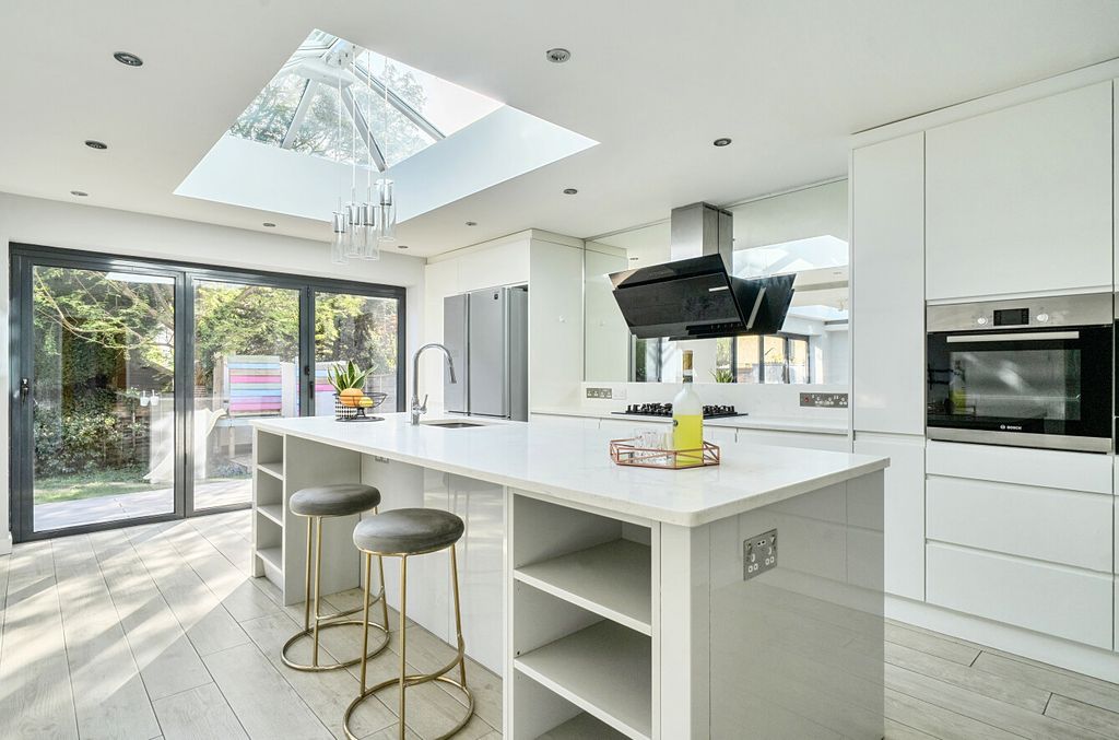 Property photo 2 of 22 1442347-15-69De7E...