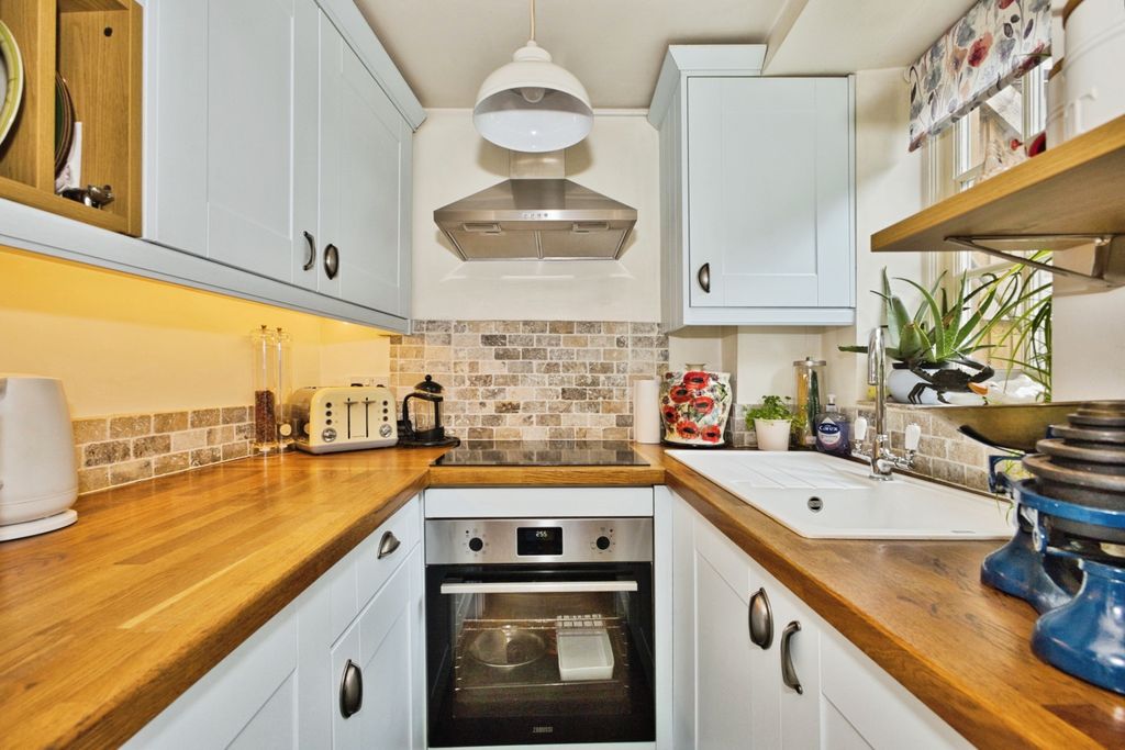 Property photo 3 of 13 Kitchen