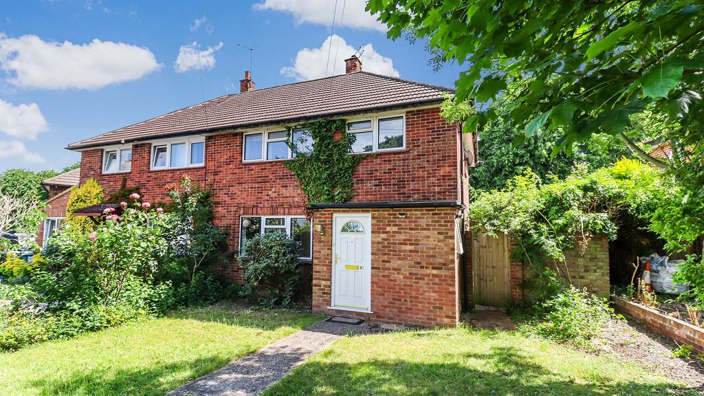 Property photo 1 of 15 Oxhey Avenue 31.Jpg