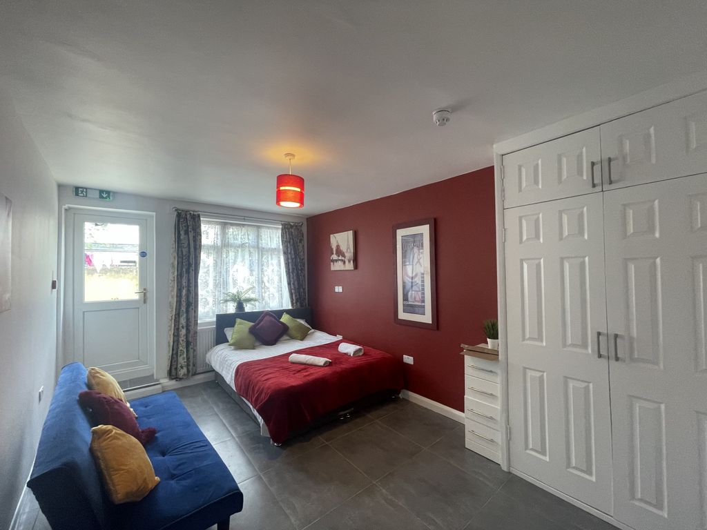 Property photo 1 of 8 Double Bedroom To Rent