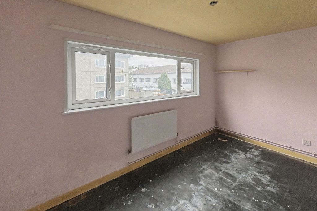 Property photo 3 of 18 41 Raccoon Way, Hounslow, Middlesex, Tw4 7Pl