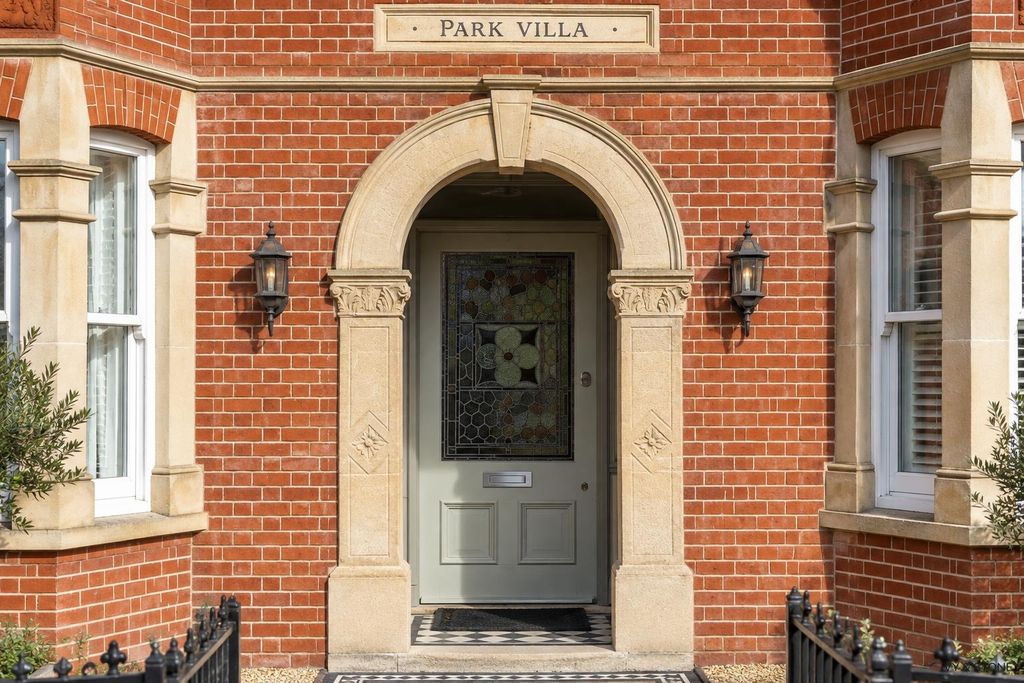 Property photo 2 of 45 5570721