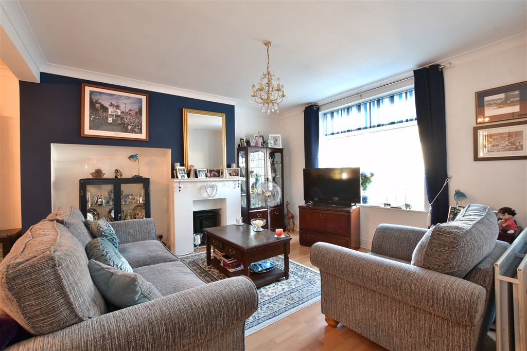 Property photo 1 of 14 Lounge