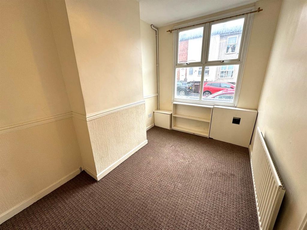 Property photo 3 of 15 Reception Room Pic 2