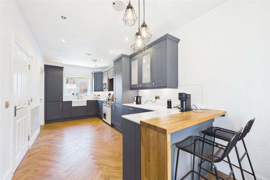 Property photo 2 of 25 Kitchen B'fast Room
