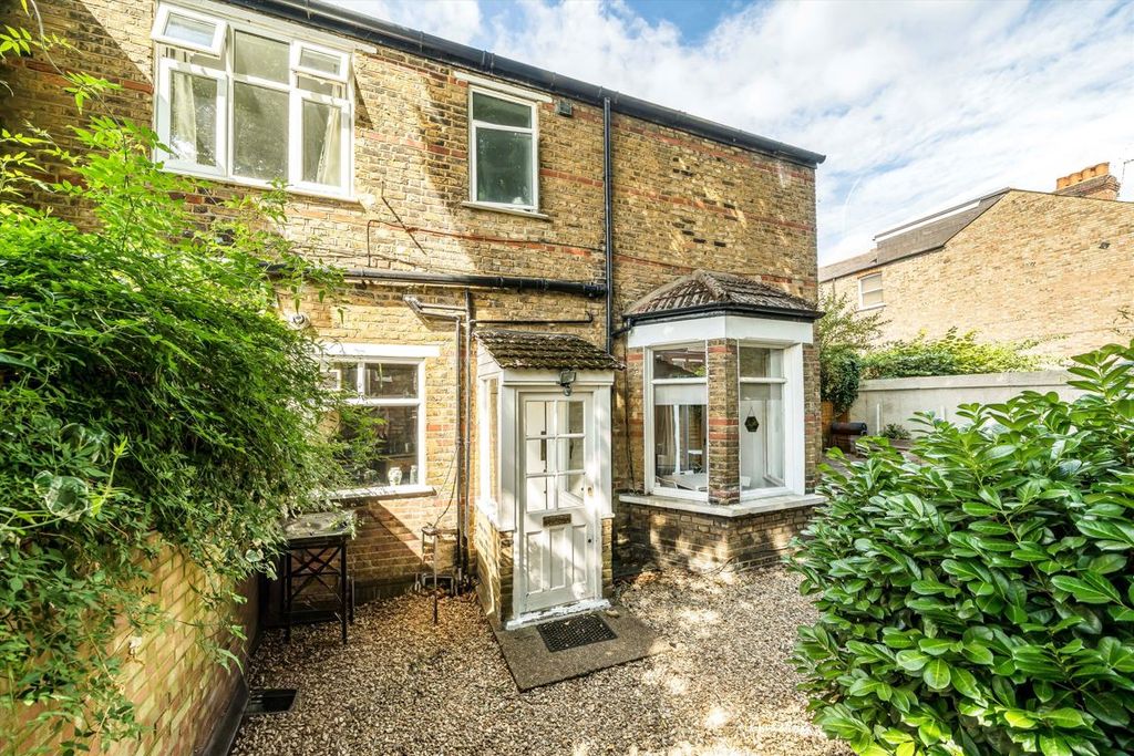 Property photo 1 of 8